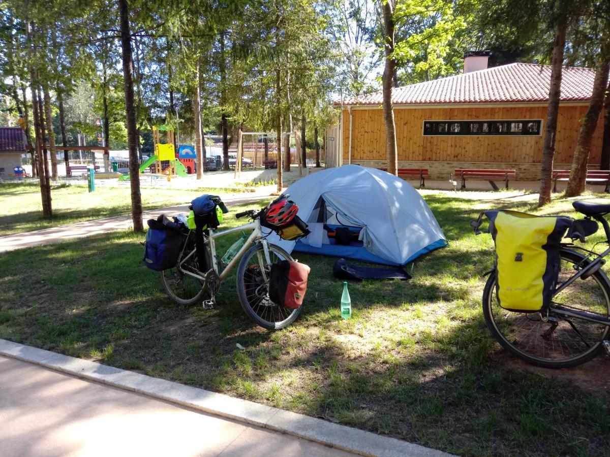 Teiraboa Base Camp Arzúa Exterior foto